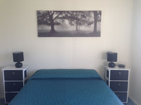 Phillip Island Cottages - Kalgoorlie Accommodation 6