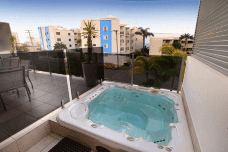 Alex Beach House - Kalgoorlie Accommodation 3