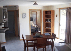 Yakkalla Holiday Cottage - Kalgoorlie Accommodation 2
