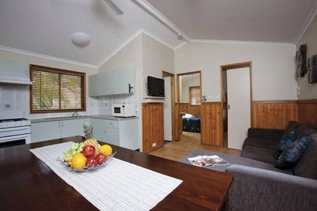 Blue Dolphin Resort & Holiday Park - Kalgoorlie Accommodation 3