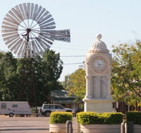 Between the Bougainvilleas Heritage Trail - Kalgoorlie Accommodation