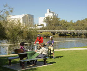 Avon River - Kalgoorlie Accommodation 0