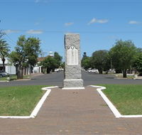 War Memorial and Heroes Avenue Roma - Kalgoorlie Accommodation