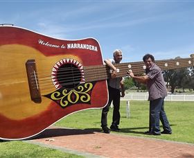 Big Guitar - Kalgoorlie Accommodation 1
