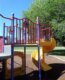 Fadden Pines Playground - Kalgoorlie Accommodation 2