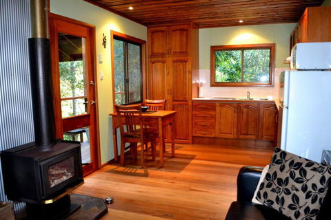 Waterfall Hideout-Rainforest Cabin For Couples - Kalgoorlie Accommodation 3