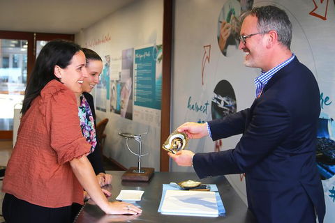 Live Pearl Harvest Experience - Perth - Kalgoorlie Accommodation 2