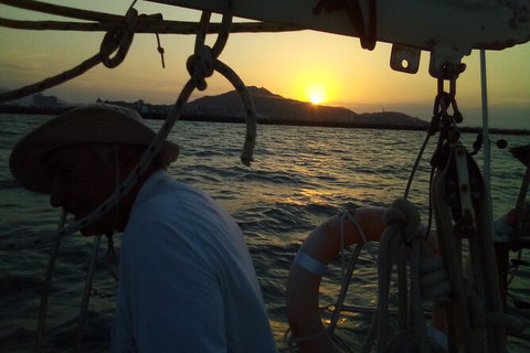 Townsville Sunset Sail Sailing Cruise Boat Tour - Kalgoorlie Accommodation 9