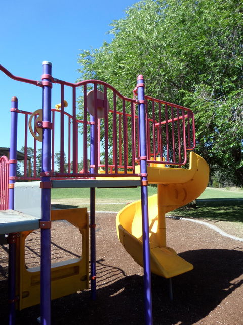 Fadden Pines Playground - Kalgoorlie Accommodation 2