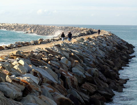 Iluka Break Wall - Kalgoorlie Accommodation 0