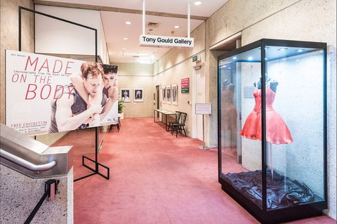 Tony Gould Gallery - Kalgoorlie Accommodation 1