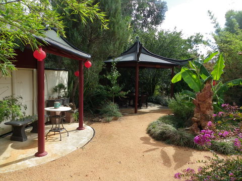 Black Dragon Gardens Wulong Yuan - Kalgoorlie Accommodation 1