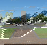 War Memorial and Heroes Avenue Roma - Kalgoorlie Accommodation
