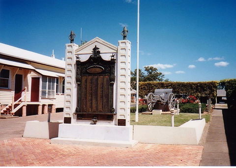 Gayndah War Memorial - Kalgoorlie Accommodation 0