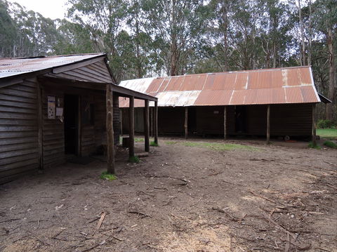 Razorback Hut - Kalgoorlie Accommodation 0