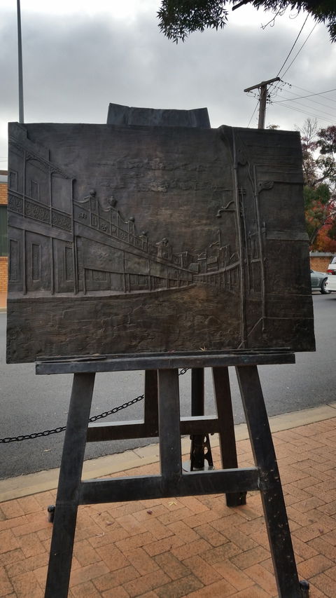 Russell Drysdale Easel Sculpture - Kalgoorlie Accommodation 0