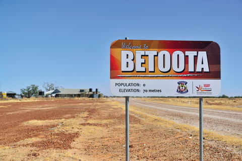 Simpson Desert Racing Carnival Trail - Kalgoorlie Accommodation 2