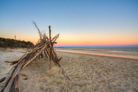 Red Beach - Kalgoorlie Accommodation 0