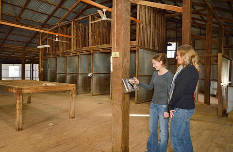 Yanga Woolshed - Kalgoorlie Accommodation 0