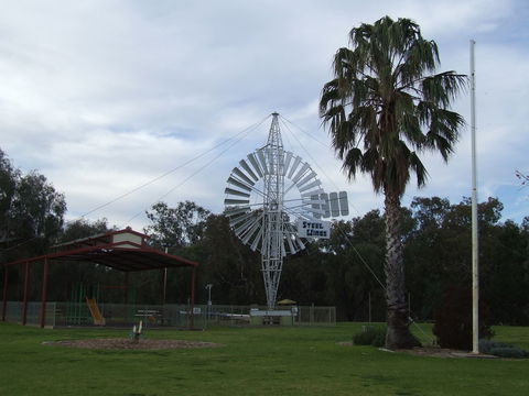 Luke Park And Jerilderie Lake - Kalgoorlie Accommodation 1