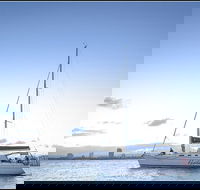 Gold Coast Sailing Cruise with sparkling wine  nibbles platter - Kalgoorlie Accommodation