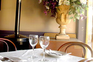 Chilli Pedes - Kalgoorlie Accommodation 0