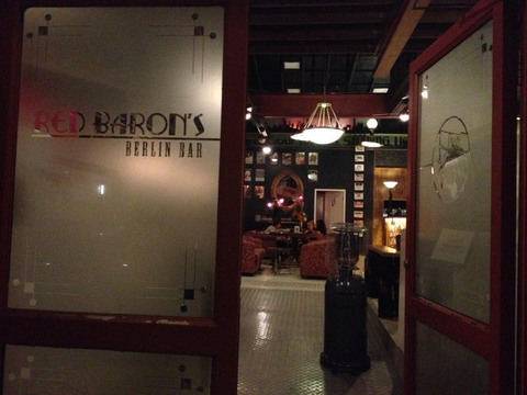 Red Baron's Lounge Bar - Kalgoorlie Accommodation 3