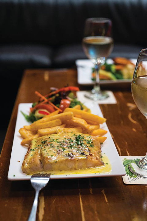 Dolly’s Bar & The Hibiscus Tavern - Kalgoorlie Accommodation 0