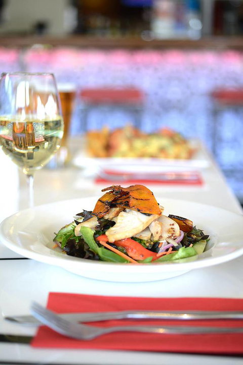 Dolly’s Bar & The Hibiscus Tavern - Kalgoorlie Accommodation 4