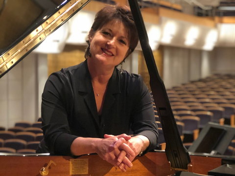 Selby & Friends: Love & Romance - Kalgoorlie Accommodation 0