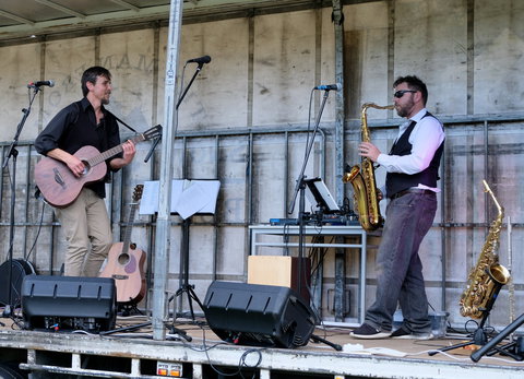Jamming At Jingellic - Kalgoorlie Accommodation 1