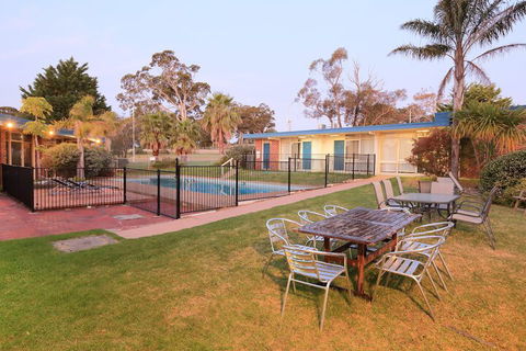 Absolute Lakes Entrance - Kalgoorlie Accommodation 4