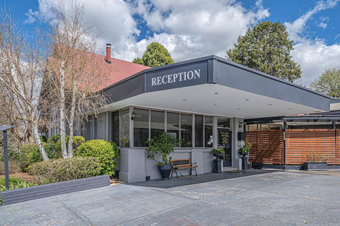 Cotswold Gardens - Kalgoorlie Accommodation 0