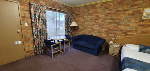 Pines Country Club Motor Inn - Kalgoorlie Accommodation 4