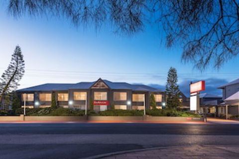 Bellevue On The Lakes - Kalgoorlie Accommodation 0