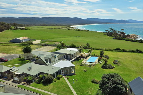 Diamond Island Resort & Bicheno Penguin Show - Kalgoorlie Accommodation 2