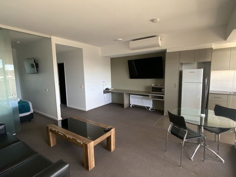 Honeysuckle Executive Apartments - Kalgoorlie Accommodation 4