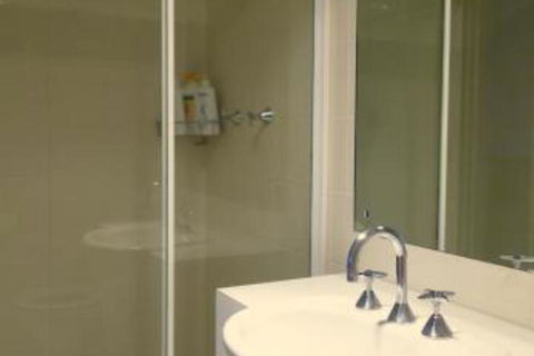 Kingston Terrace Apartments - Kalgoorlie Accommodation 6