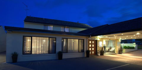 Country Plaza Queanbeyan - Kalgoorlie Accommodation 0