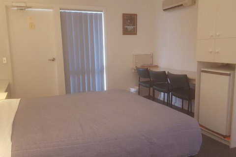 Clunes Motel - Kalgoorlie Accommodation 7