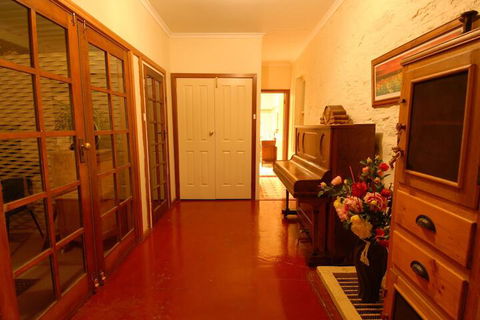Treasured Memories Cottage - Kalgoorlie Accommodation 1