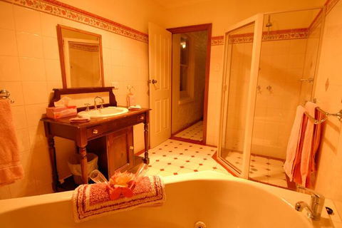 Treasured Memories Cottage - Kalgoorlie Accommodation 3