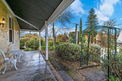 Treasured Memories Cottage - Kalgoorlie Accommodation 0