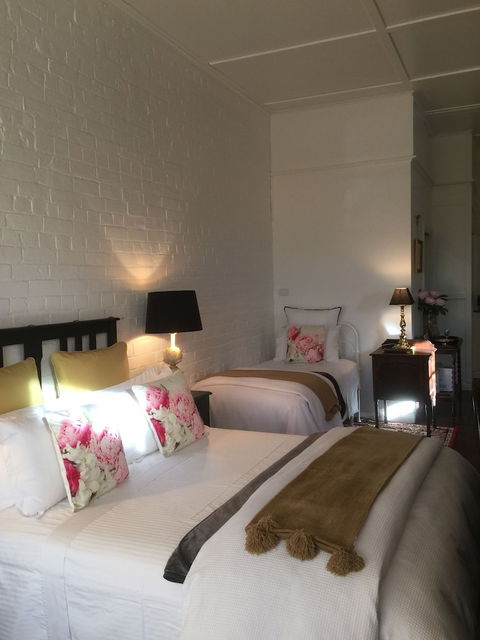 Chiltern Cottage & Indigo Suite - Kalgoorlie Accommodation 5