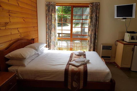 Cradle Chalet - Kalgoorlie Accommodation 7