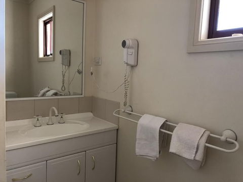 Outback Quarters - Kalgoorlie Accommodation 6