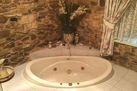 The Olde Devonshire House - Kalgoorlie Accommodation 4