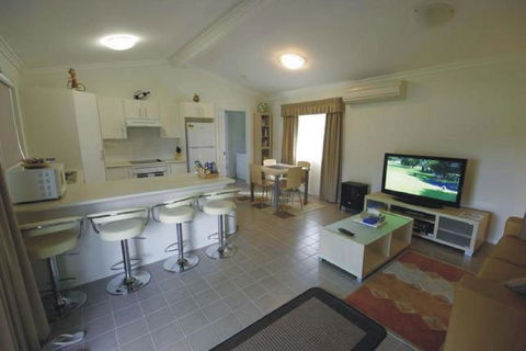 Broke Village Hideaway - Kalgoorlie Accommodation 3
