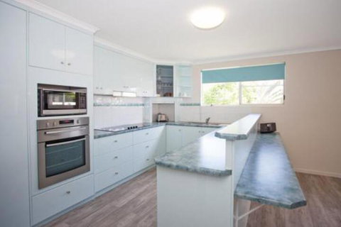 City Beach Holiday House - Kalgoorlie Accommodation 3