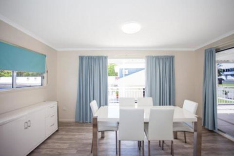 City Beach Holiday House - Kalgoorlie Accommodation 1